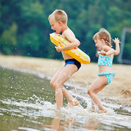 Kinder im Strandbad