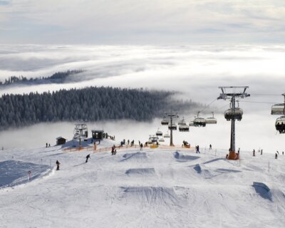 Sessellifte im Skigebiet