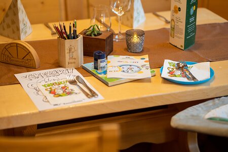 Unterhaltung am Kindertisch