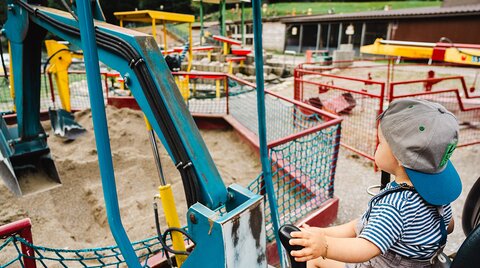 Münzbagger auf dem Spielplatz