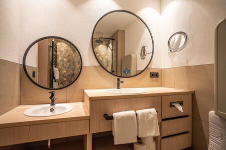 Modernes Badezimmer